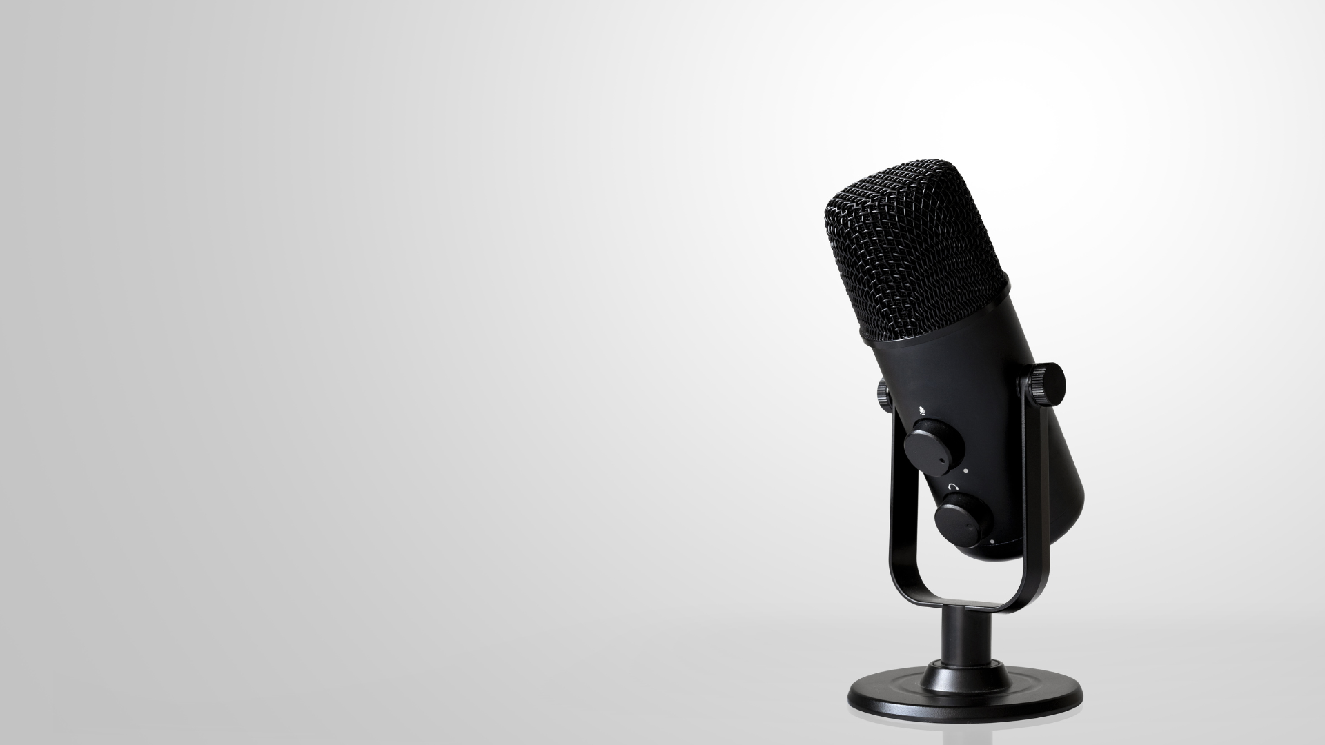 【コラム】MCとスポーツ実況の違いとは？それぞれの役割・スキル・魅力を徹底解説！